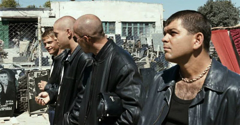 Примерный облик передовых людей 90-х. Источник фото - https://russian7.ru/post/skolko-zarabatyvali-rossiyskie-ban/