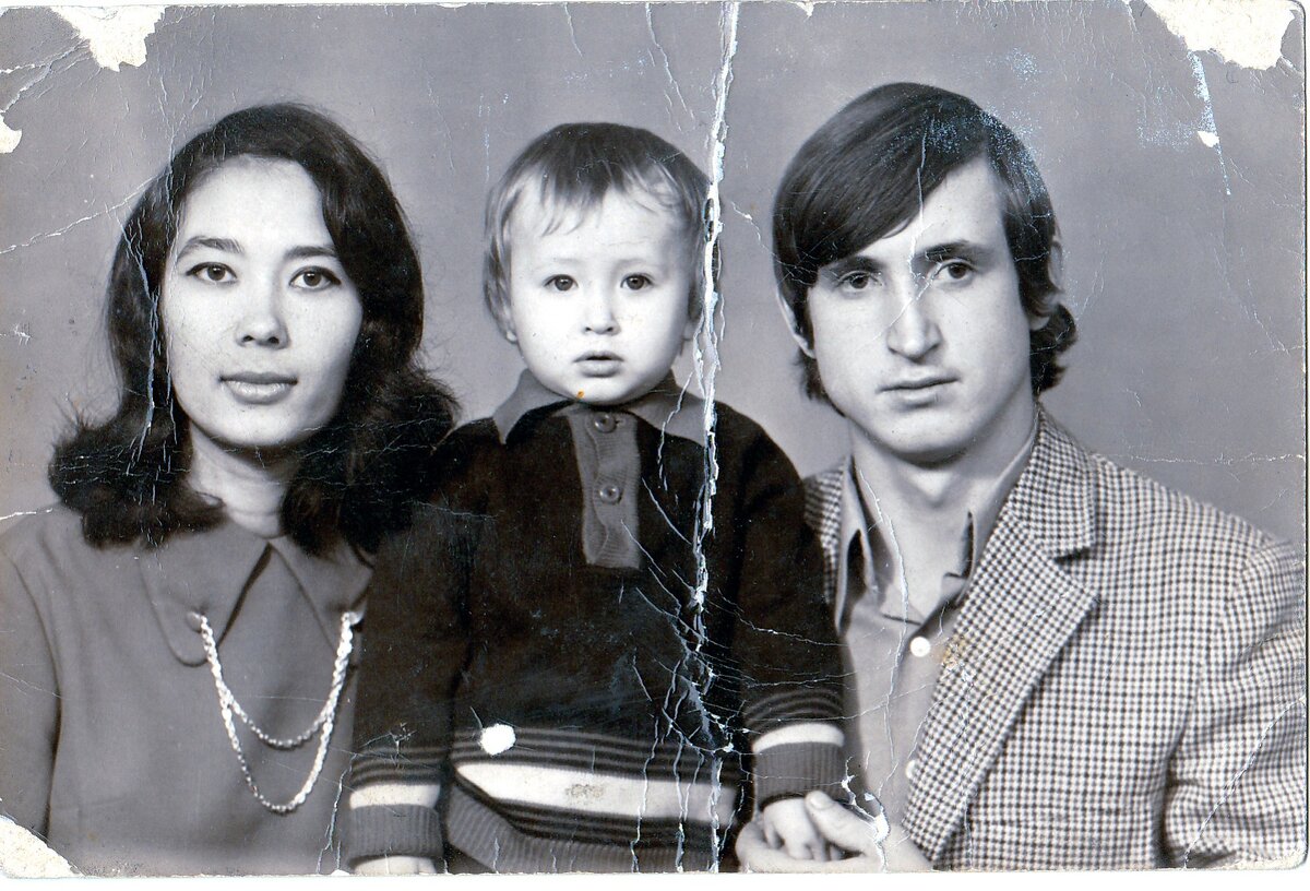 мои родители со старшим братом, 1975 год