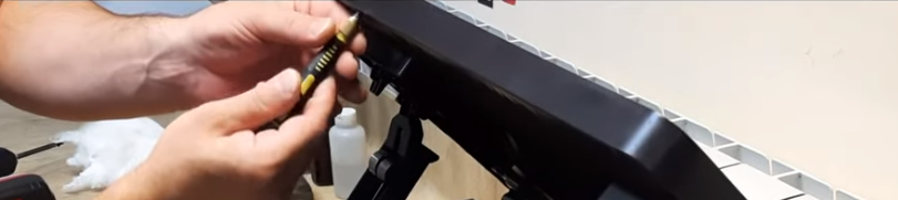 Протираем стекло при наличии загрязнений