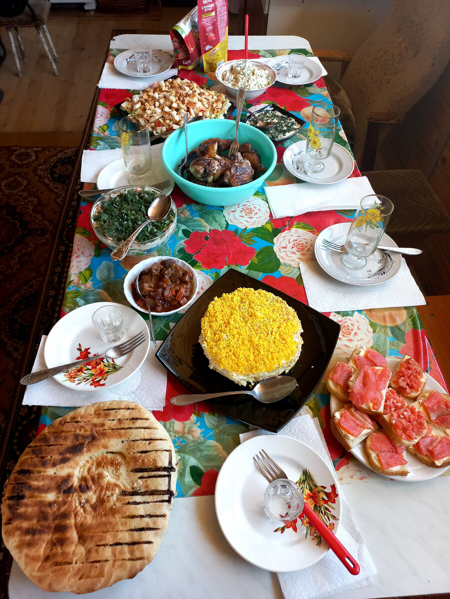 Вот такой стол я накрыла 