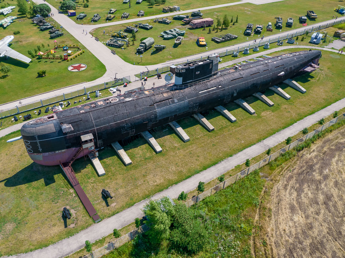 Подводная лодка 641Б «Сом» вытащенная в поле. Невероятное зрелище 😵💪😵‍💫4