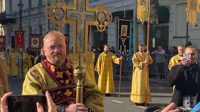    Виталий Милонов во главе колонны крестного хода Татьяна Титаева © ИА REGNUM