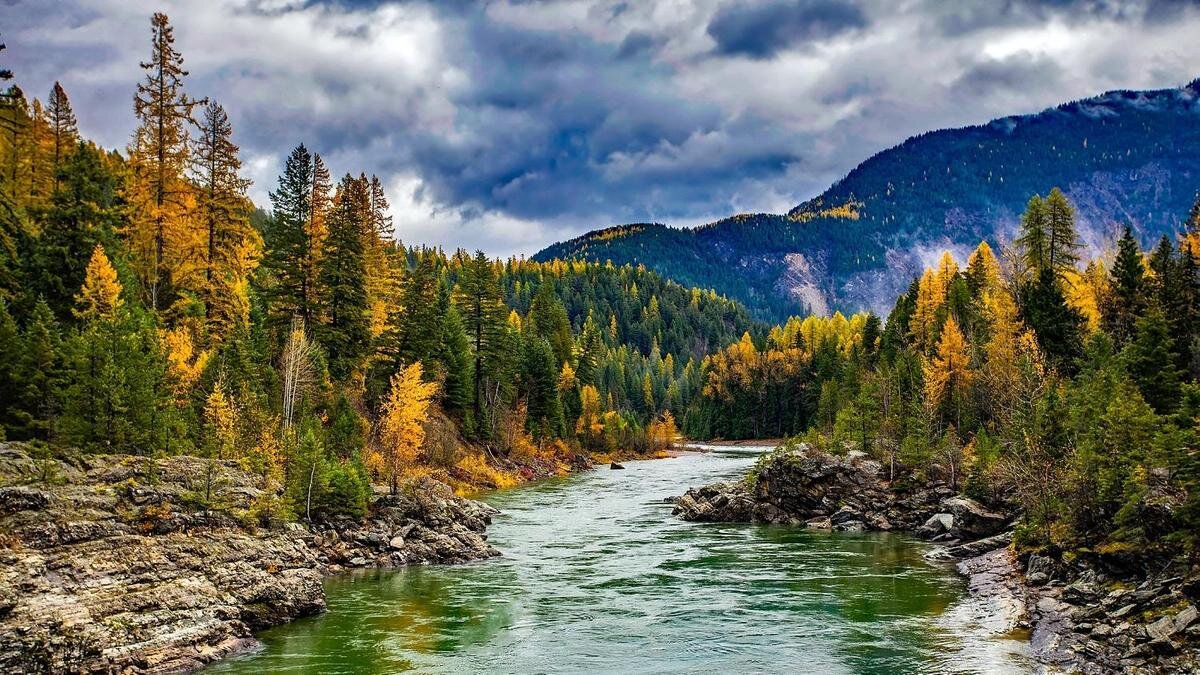    Горы с рекой осенью:pexels.com