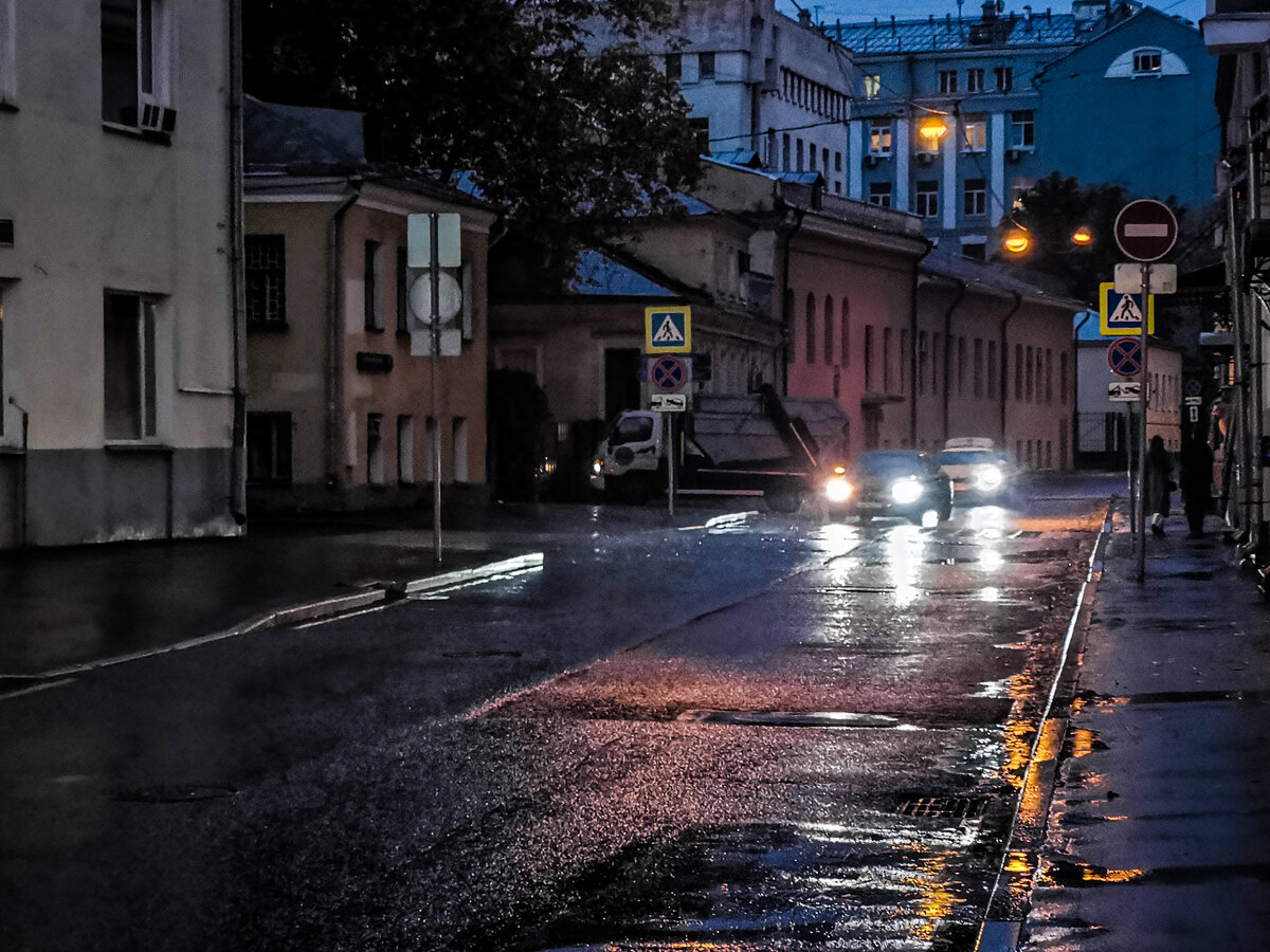 Старомонетный переулок.