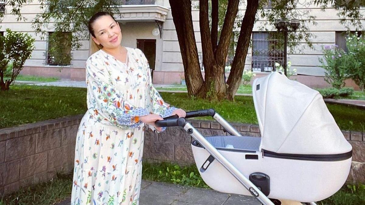    Макпал Исабекова:instagram.com/makosyai
