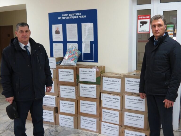    Глава Переволоцкого района привез мобилизованным землякам подарки от родных и письма детей Елена Шкатова