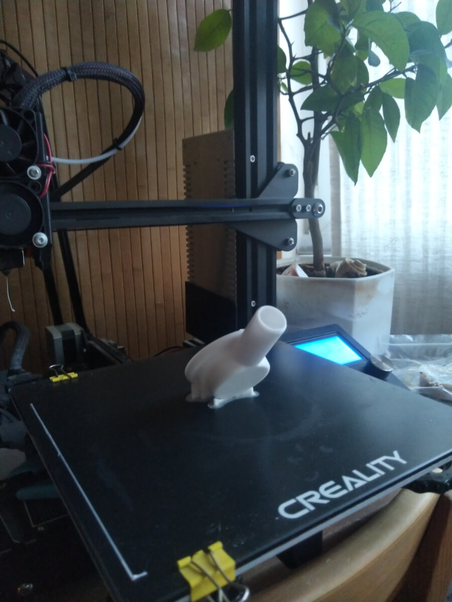 такая позиция обеспечивает минимум поддержек (минус расход пластика)