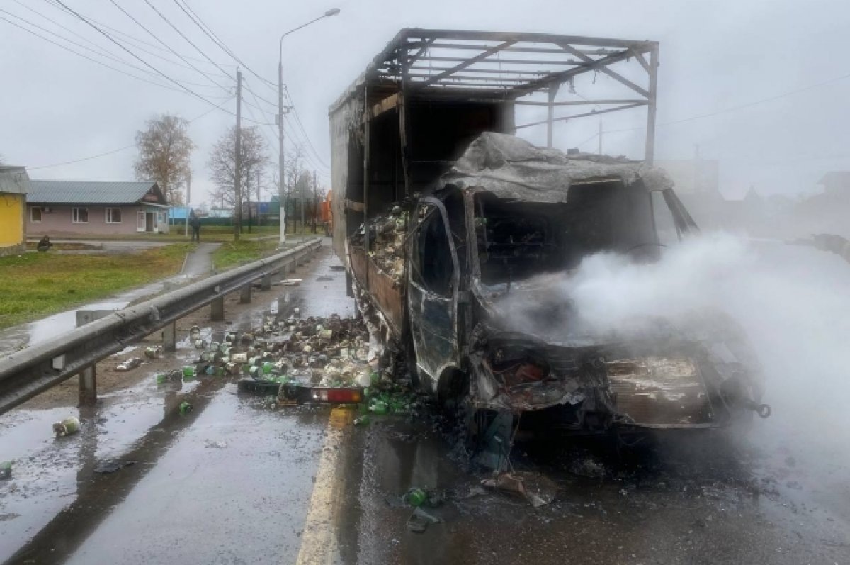    Грузовик загорелся после столкновения с фурой на М-10 в Тверской области
