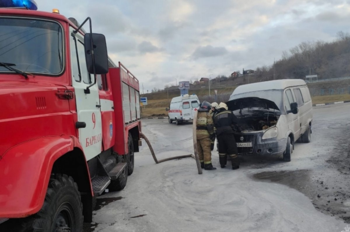    Пожарные помогли пролить двигатель