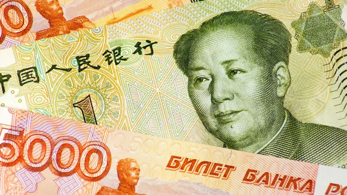    Москва и Пекин официально договорились перейти на оплату поставок энергоресурсов в рублях и юанях.