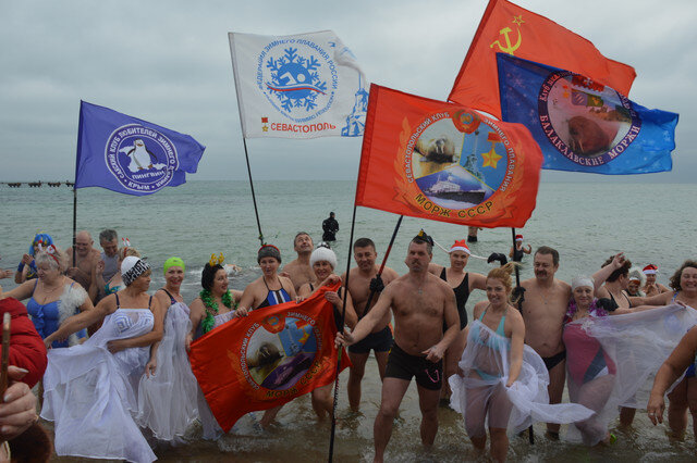 Дружная команда севастопольских моржей 3 декабря отправится к единомышленникам в Саки, чтобы открыть очередной сезон закаливания. Фото: morjg-sssr.17marta.com
