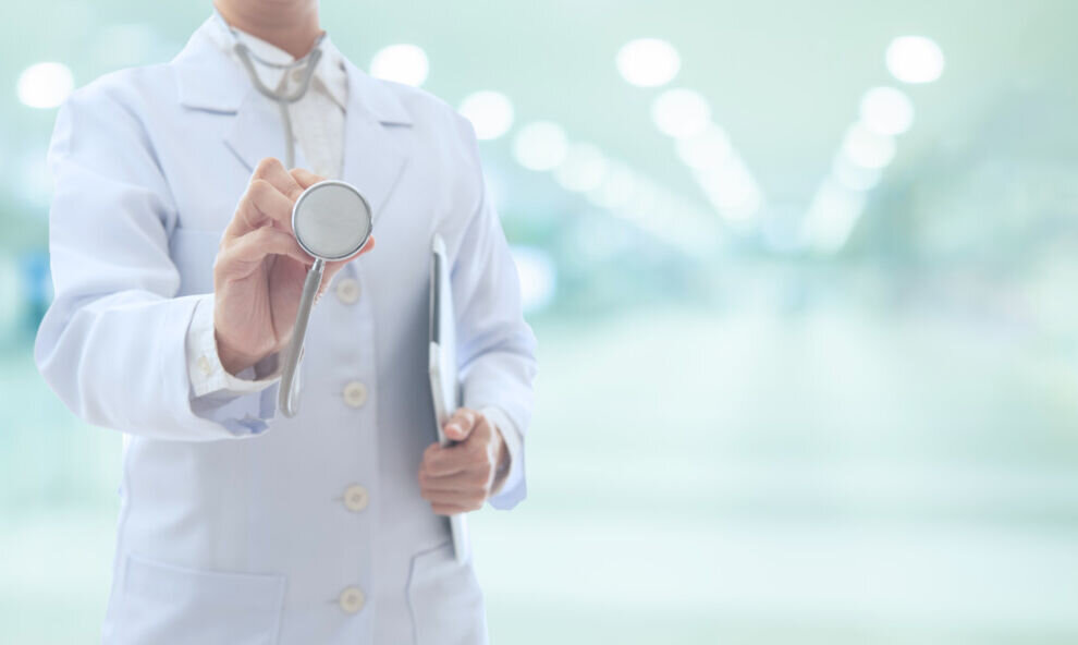    Политолог Орлов предложил открыть в больницах магазины с товарами первой необходимости