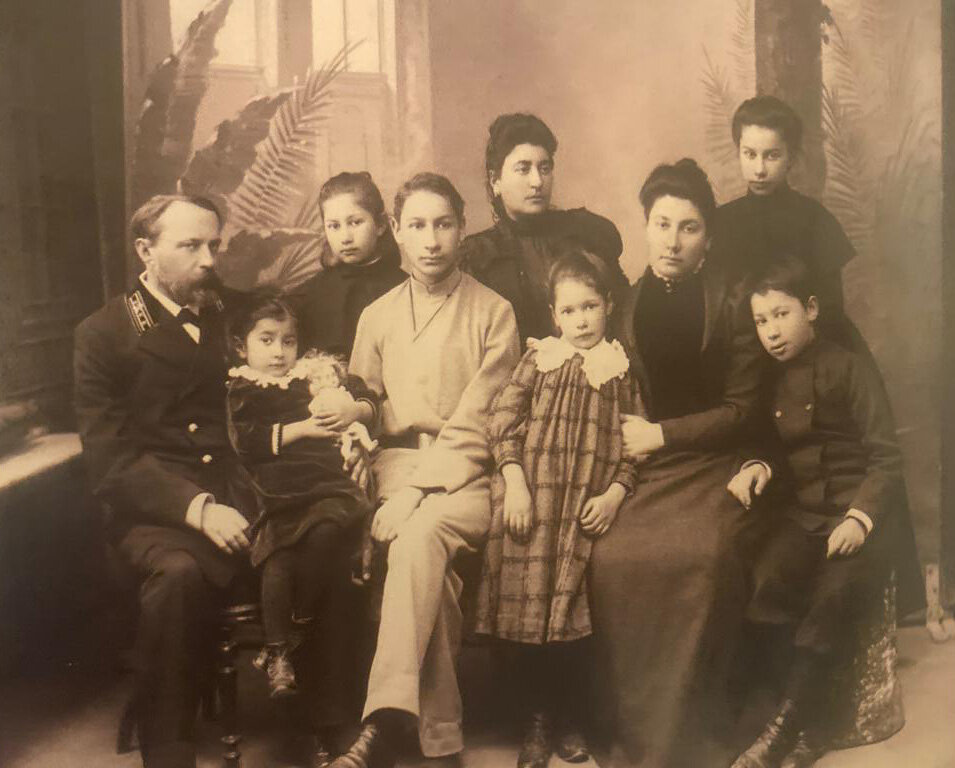 Семья А.И. Флоренского. 1899 г. Павел – старший из семи детей