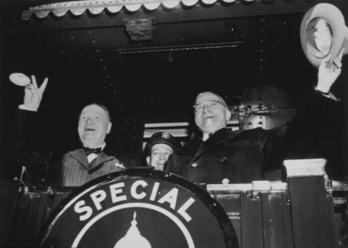 У. Черчилль и Г. Трумэн в поезде. https://nstarikov.ru