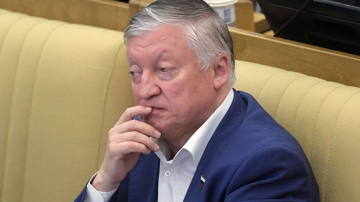    Заместитель председателя комитета Госдумы РФ по международным делам Анатолий Карпов на пленарном заседании Государственной Думы РФ. 3 июля 2018© РИА Новости / Владимир Федоренко