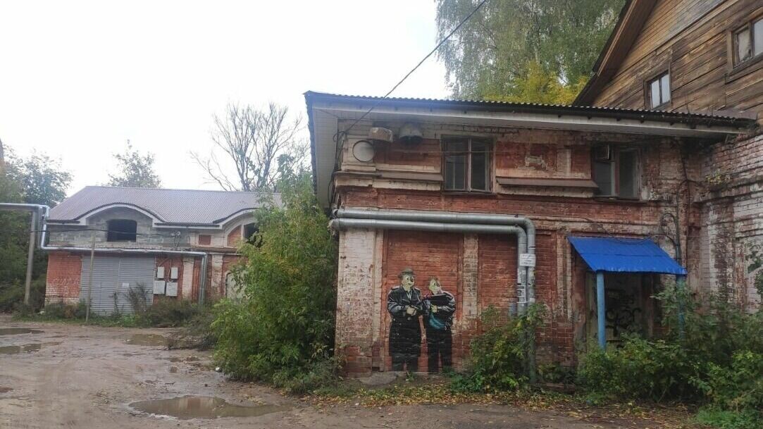     Нежилое здание на улице Большая Печерская, где ранее находились конюшни, могут снести в Нижнем Новгороде. Об этом NewsNN рассказали в областном минграде.