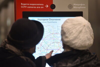    Первые пассажиры на станции Большой кольцевой линии московского метро «Народное Ополчение» ©Александр Манзюк РИАМО