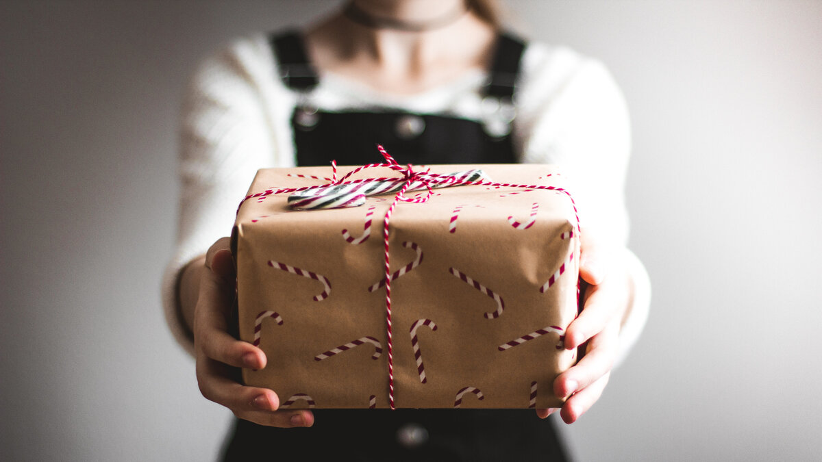 Новый год - это время подарков и сюрпризов. Как порадовать близкого человека и преподнести в качестве презента что-то необычное?