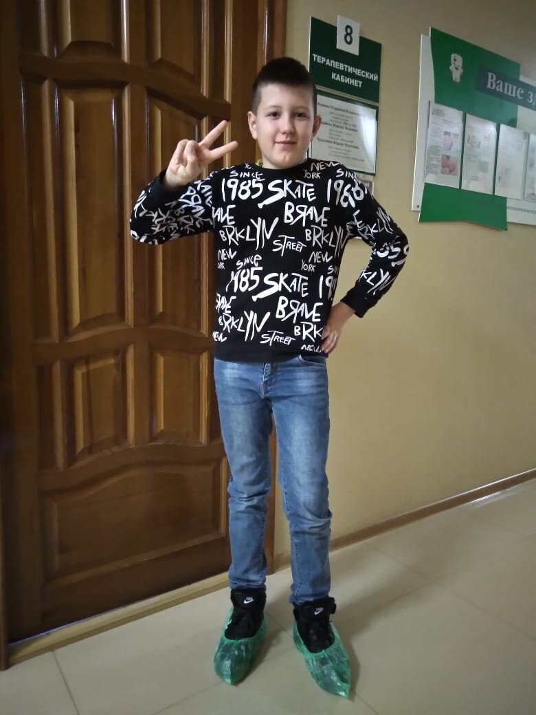 Илья перед входом в кабинет стоматолога