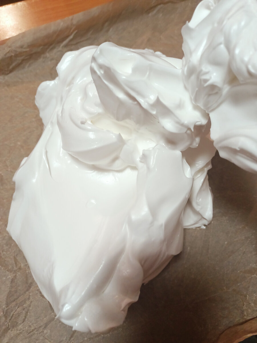 Вот такая плотная меренга должна получится 