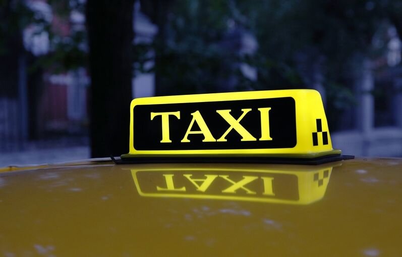 Негритянка такси. Знак такси на крышу. Шашечки такси. Знак такси. Шашка такси.