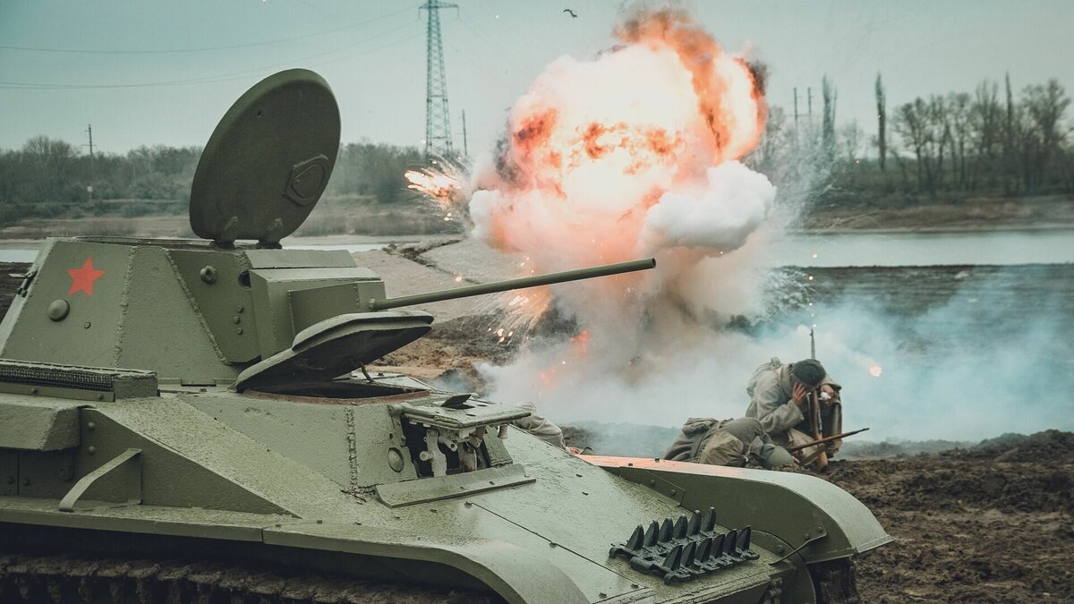     Российские флаги с надписью «Владивосток» получат военнослужащие из Приморья вместе с другими подарками от Деда Мороза. Их можно прикрепить на военные автомобили, чтобы помнить о родине — в список подарков вошли и другие полезные вещи.