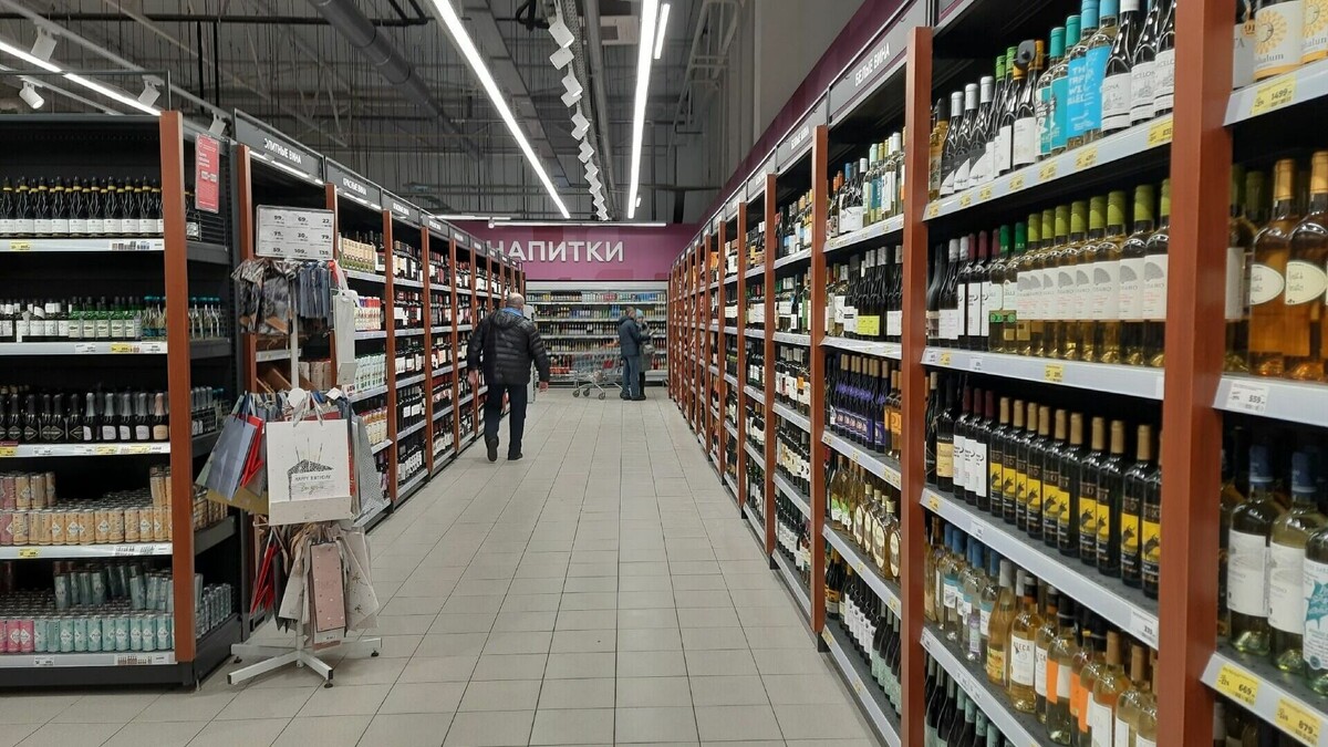     Продажу алкоголя не будут ограничивать в новогодние праздники в Нижегородской области. Об этом NewsNN рассказали в региональном минпроме.