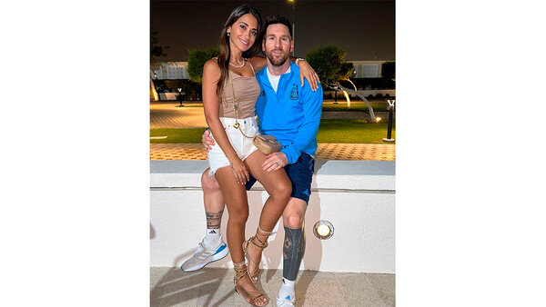 Антонелла Рокуццо и Лео Месси. Фото © Instagram (признан экстремистской организацией и запрещён на территории Российской Федерации) / antonelaroccuzzo