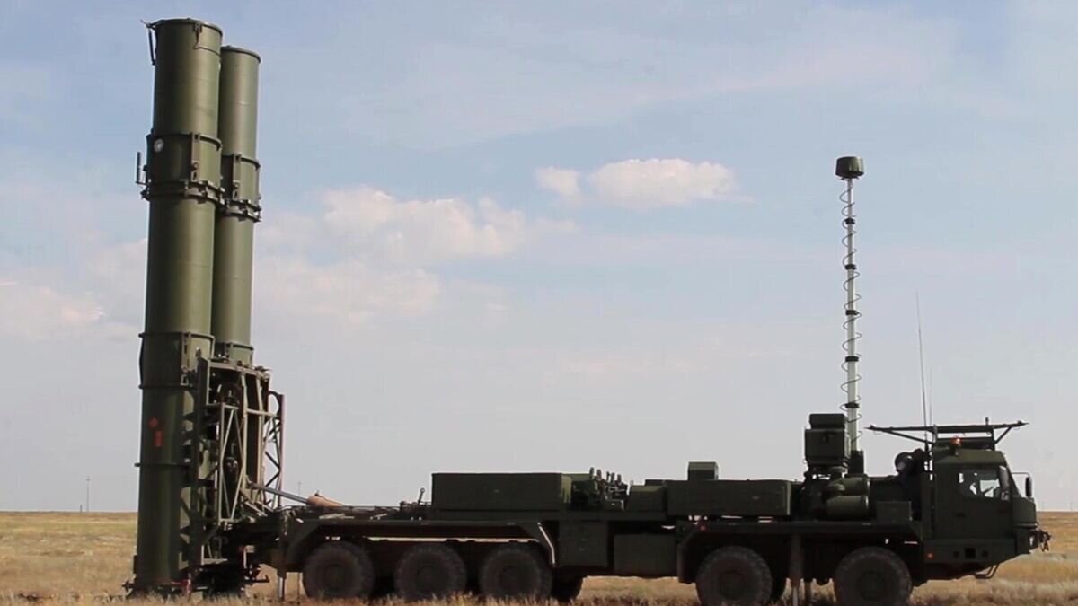    Новейшая ЗРС С-500 провела испытательные стрельбы на полигоне "Капустин Яр"© Пресс-служба Минобороны РФ