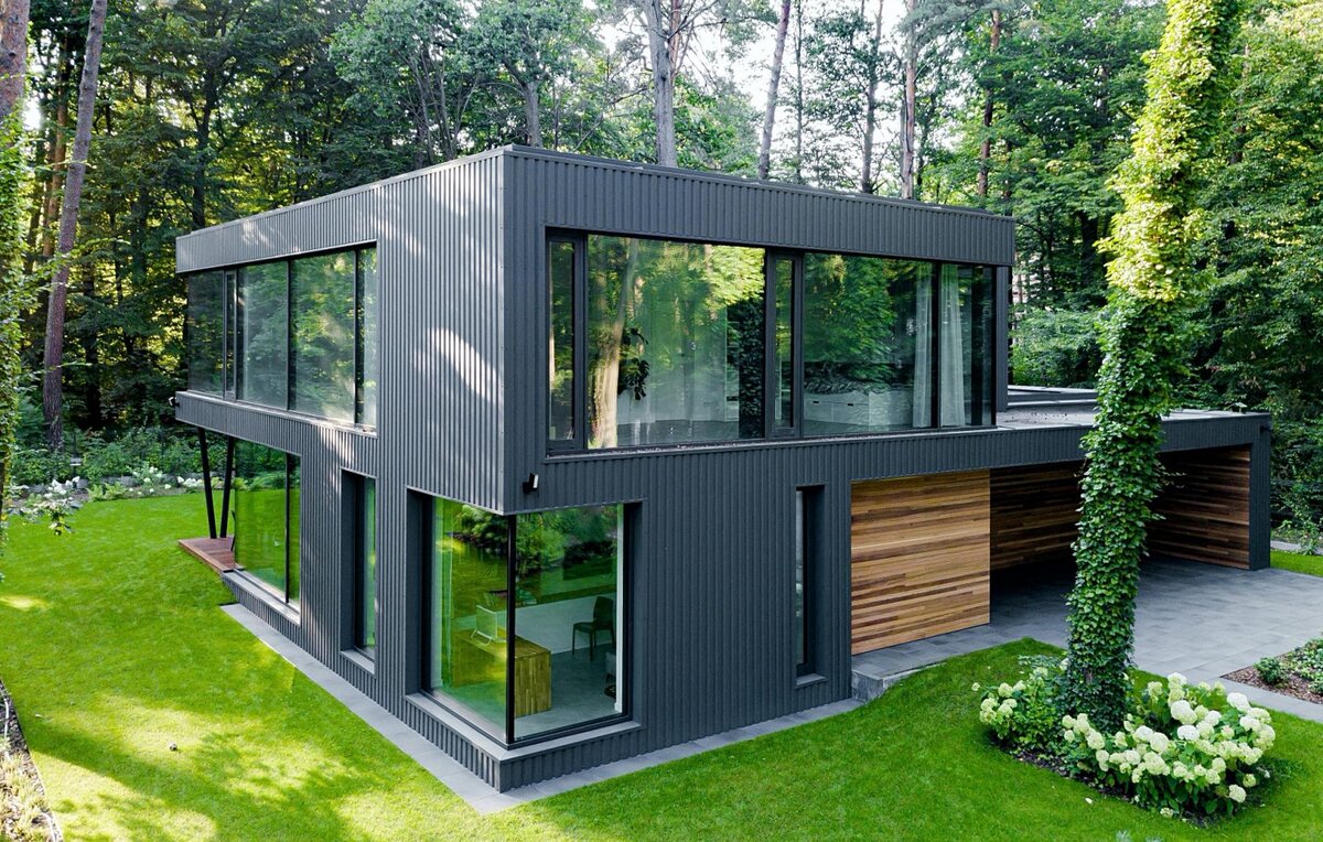 Источник изображения - https://www.f5.pl/wp-content/uploads/2021/09/dom_wtopiony_w_las-1536x977.jpg