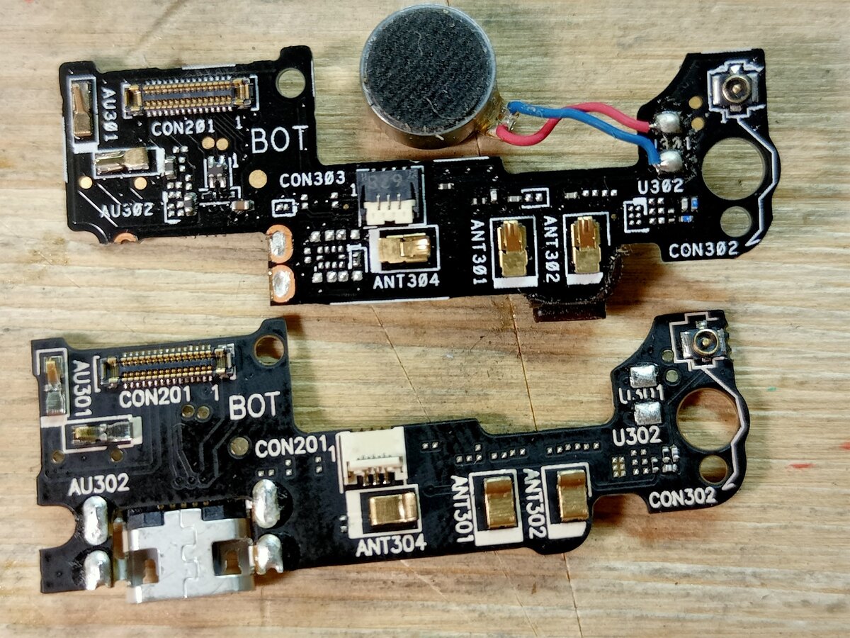 Платы немного отличаются, оно и ясно, это же не оригинал.