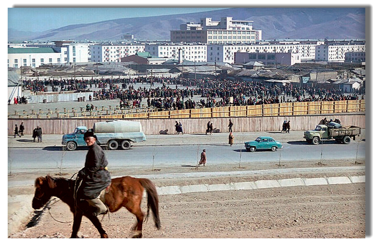 Время в монголии сейчас. Республика Монголия Улан Батор. Улан Батор СССР. Улан Батор в 80 годы. Монголия Улан Батор в 70-х.