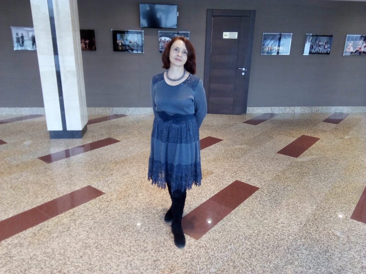 В фойе концертного зала