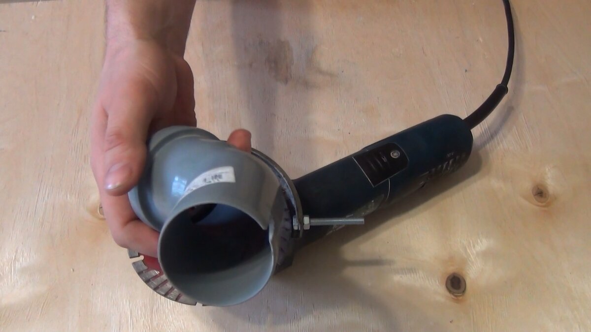 Показываю как штробить и резать стены без пыли , не имея штробореза ...