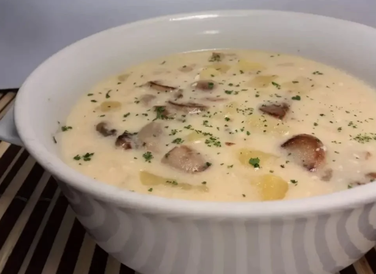 Суп с грибами и плавленным сыром картофелем. Грибной сырный суп. Грибной суп из шампиньонов с плавленным сыром. Грибной суп с плавленым сыром. Грибной суп с плавленным сыром.
