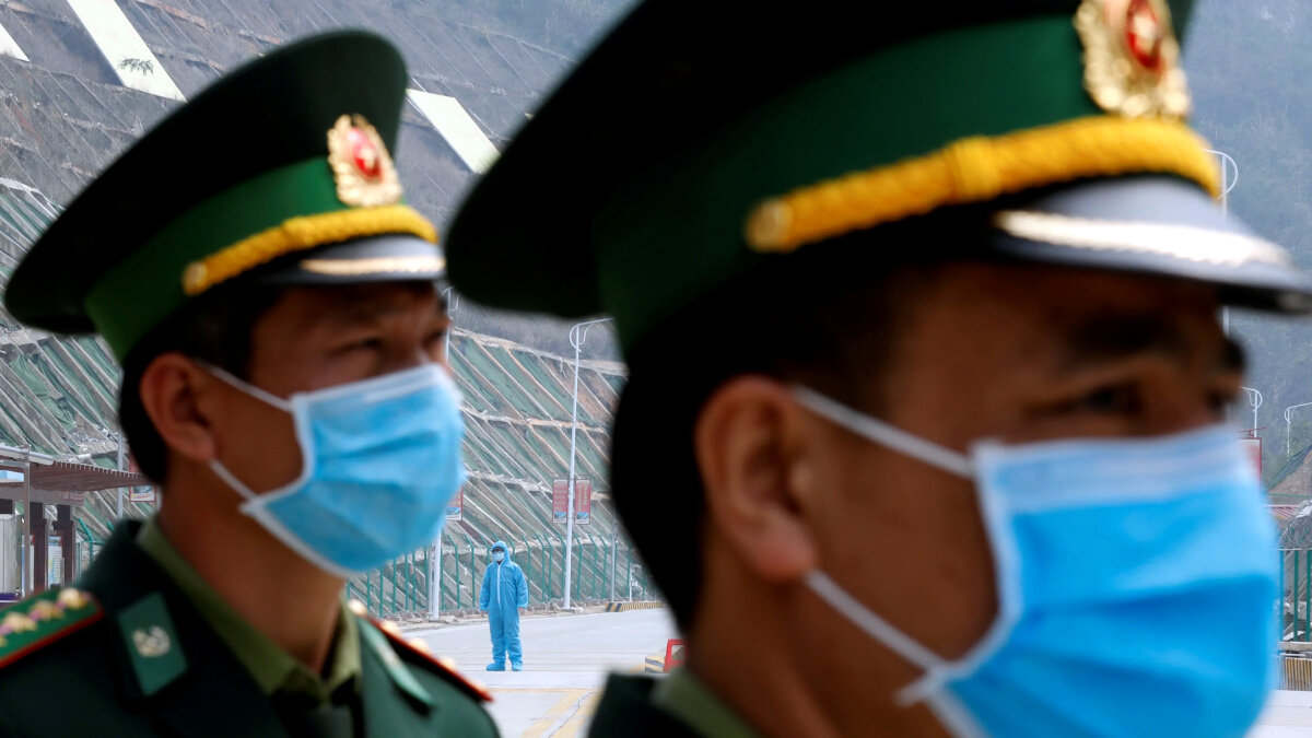 Вьетнамские военные начеку (фото asia.nikkei.com)