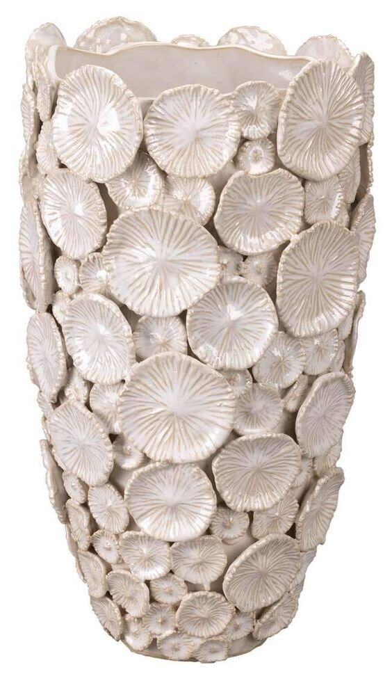 Ваза простой формы, а вот декор превращает ее в стильное, актуальное авторское изделие (здесь белая глазурь, но и в терракоте это будет смотреться не менее круто, можно также нанести лессирующую краску, она подчеркнет текстуру и рельеф).