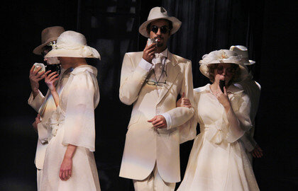 Сцена из спектакля 