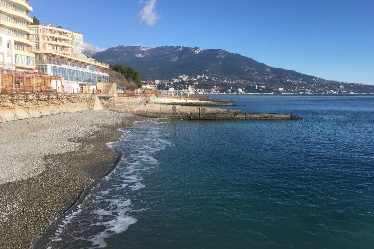 Пляж "Дельфин" рядом с отелем Ливадийский, наш первый день приезда