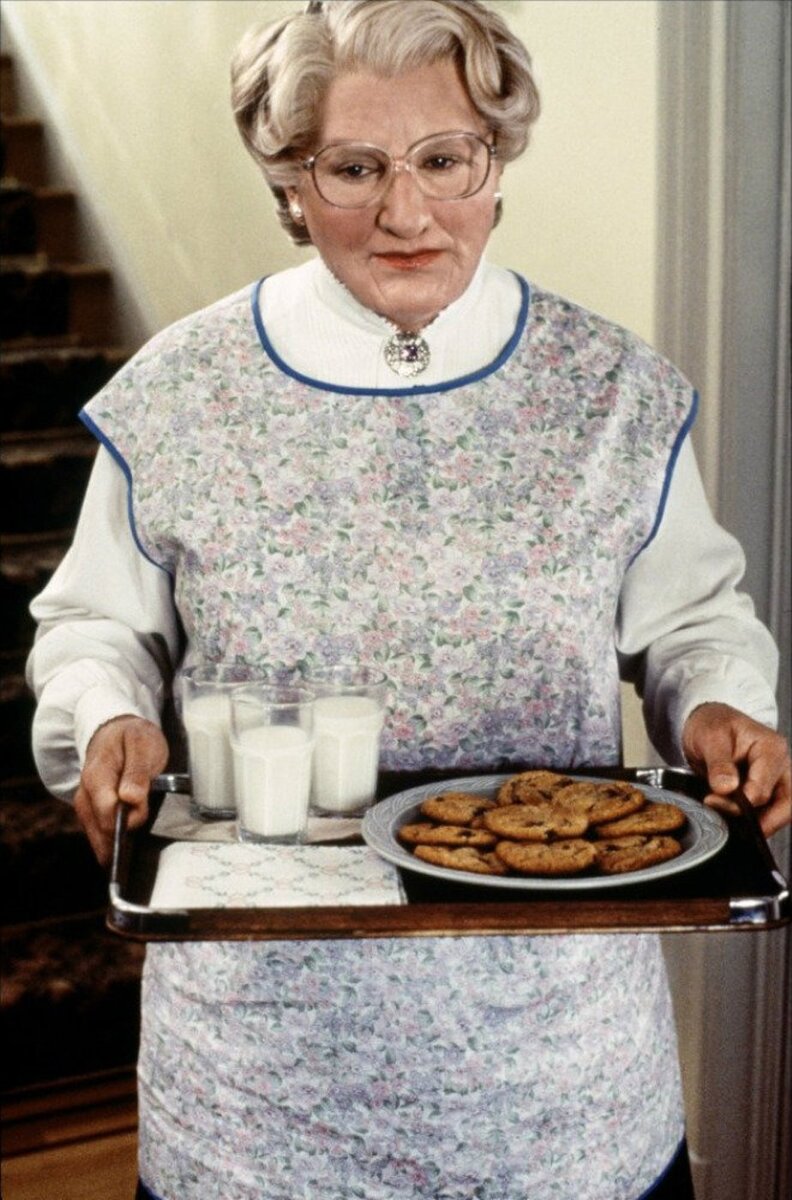 Робин Уильямс в образе пожилой женщины. Кадр из фильма «Миссис Даутфайр»