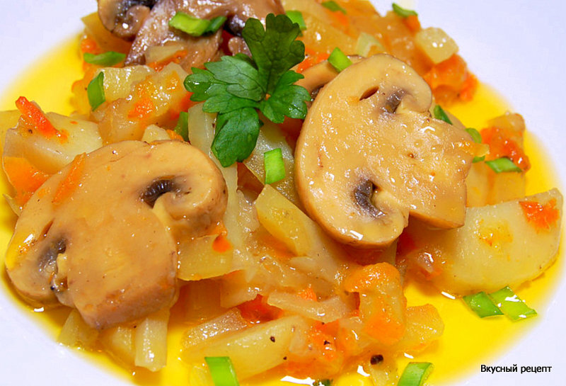 Грибы с луком и беконом 
