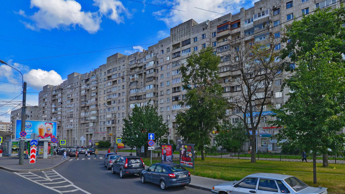 Дом напротив метро "Озерки"