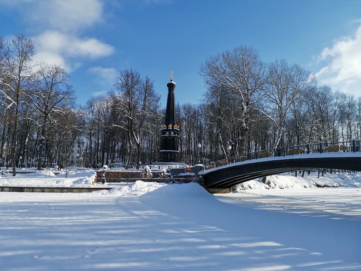 памятник защитникам Смоленска 4-5 августа 1812 года.