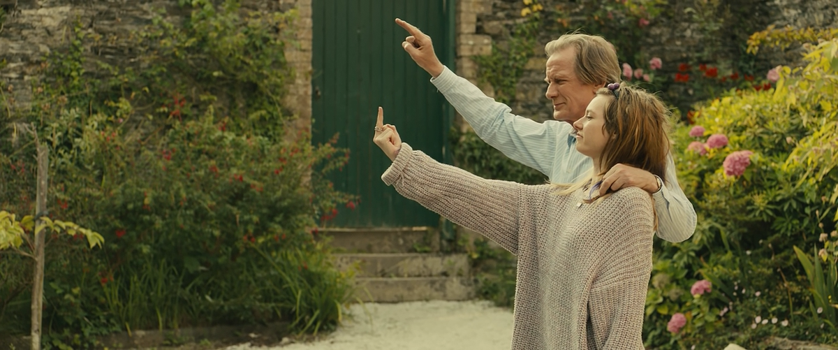 Во втором - вроде как больше юмора и веселья