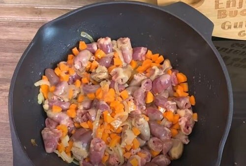 Куриные сердечки с макаронами