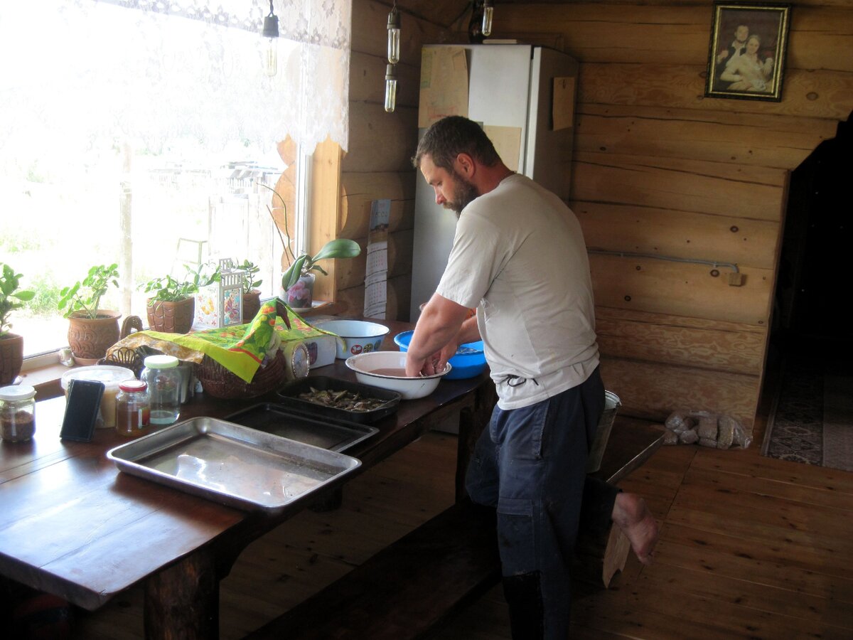 Перерабатываю гольянов для сушки.