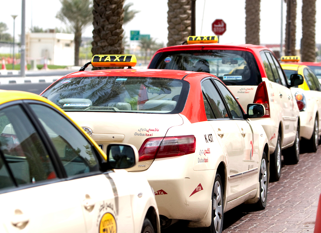 Такси Дубай 2023. Такси в Абу Даби. Городское такси Дубай. Муниципальное такси Дубай. Таксисты дубай
