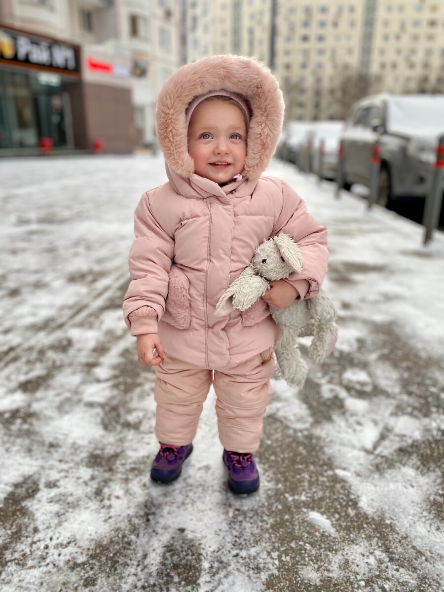 Я на б/у вещи с авито с 4-м ребенком «созрела». Просто с мальчишками уже убедилась, какое короткое время все носится и в каком состоянии остается!) Мои комплекты, приобретенные на авито для Валюши в абсолютно идеальном состоянии за цену, гораздо ниже стоимости новых)