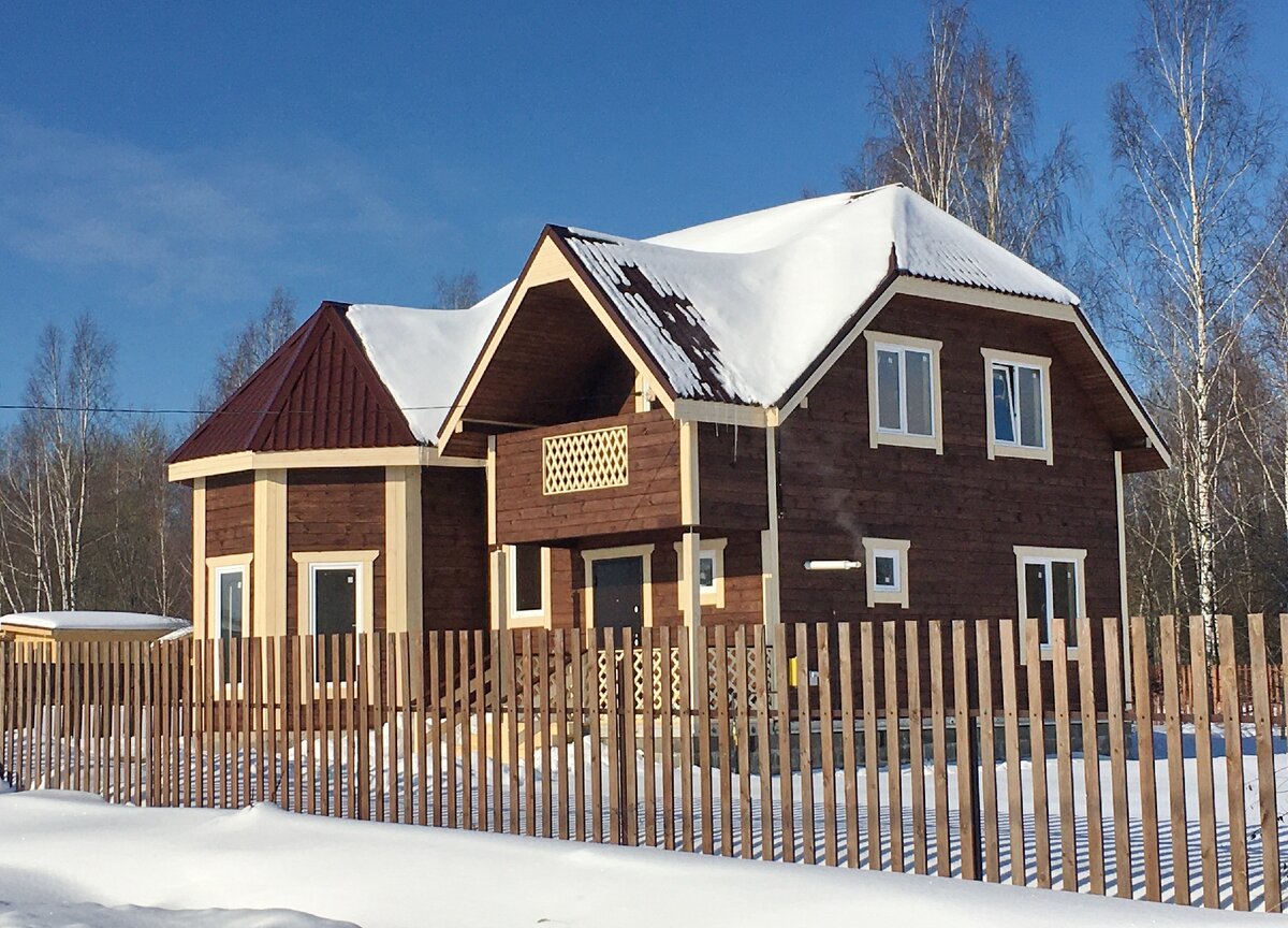 Деревянный дом в нашем посёлке. 