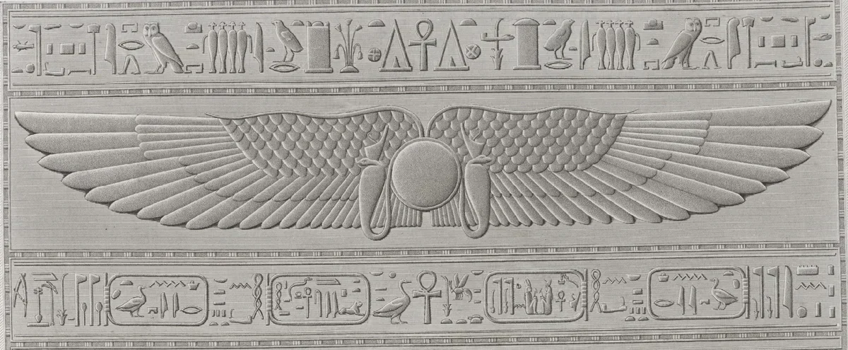 Крылатый Солнечный диск Египет. Крылатый Солнечный диск Египетский символ. Крылатый диск солнца в Египте символ. Пектораль древний Египет солнце с крыльями. Крылатое солнце